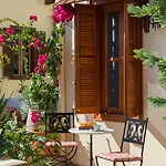 Szálloda Nikos Takis Fashion Boutique