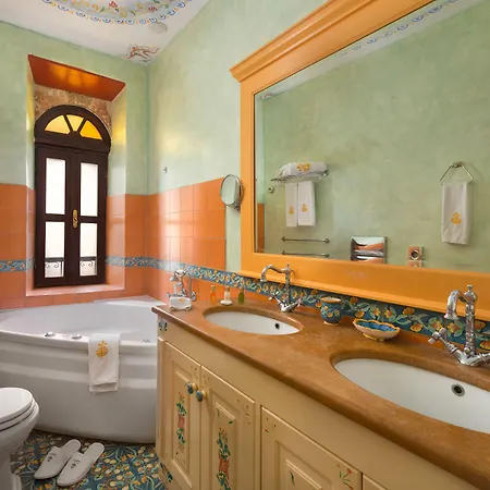 Nikos Takis Fashion Boutique Hotel