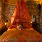 Nikos Takis Fashion Boutique 4*