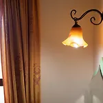Nikos Takis Fashion Boutique Готель Rhodes City