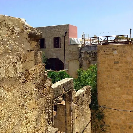 Nikos Takis Fashion Boutique 酒店 4*