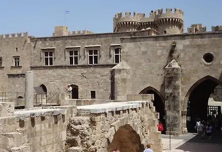 Nikos Takis Fashion Boutique 酒店 4*