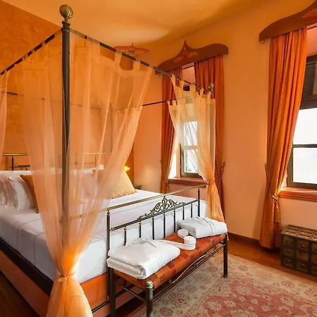 Nikos Takis Fashion Boutique Hotel 4*