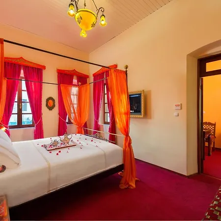 Nikos Takis Fashion Boutique 4*