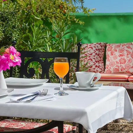 Nikos Takis Fashion Boutique 4*
